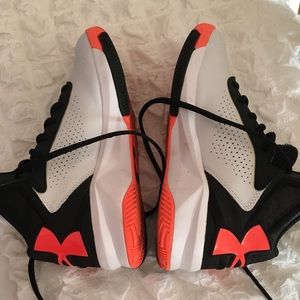 Under Armour Women’s basketball sneakers